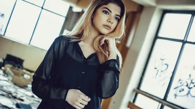 Ilustrasi Baju Hitam/Photo by Viktor Krstevski on Unsplash