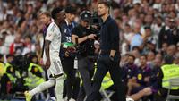 Hubungan pelatih Real Madrid, Xabi Alonso, dan Vinicius Junior dikabarkan semakin retak, terutama setelah duel Real Madrid versus Barcelona di Santiago Bernabeu, Minggu (26/10/2025) dini hari WIB. (AFP/Oscar DEL POZO)