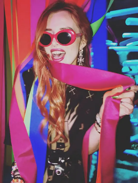 “Aku harap siapapun berani untuk bicara soal kekhawatiran yang mereka hadapi, jadi mereka pun menyadari bahwa sesungguhnya mereka tidak sendiri,” tambah Bella menuliskannya. (Instagram/bellathorne)