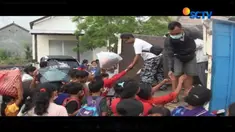Akibat Gunung Agung meletus, sedikitnya sekitar 600 warga diungsikan oleh pemda setempat dengan menyediakan mobil bagi para pengungsi.