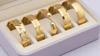7 Model Gelang Emas Bangle Elegan untuk Wanita 40 Tahun ke Atas
