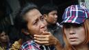 Pendukung menangis jelang dibebaskannya Basuki Tjahaja Purnama atau Ahok di Mako Brimob, Kelapa Dua, Depok, Jabar, Kamis (24/1). Ahok meninggalkan Mako Brimob dijemput oleh putra sulungnya Nicholas Sean Purnama dan Tim BTP. (Liputan6.com/Herman Zakharia)