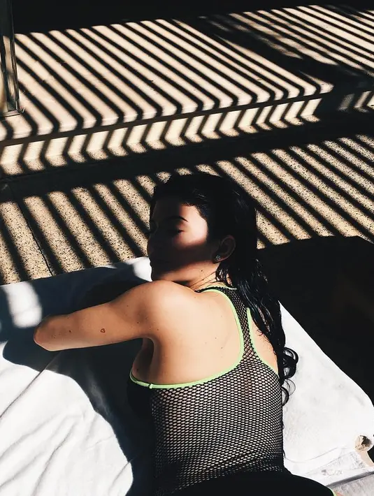 Kylie Jenner sendiri saat ini tengah menghitung waktu agar dirinya bisa kembali seperti dulu. Namun bukan berarti dirinya kini tak lagi cantik. (instagram/kyliejenner)