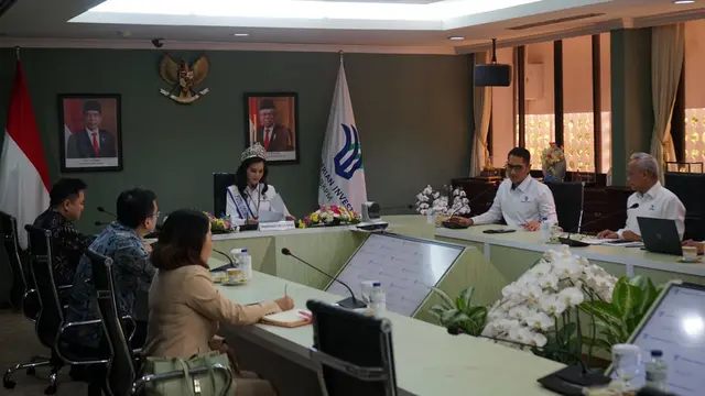 Putri Otonomi Indonesia (POI) 2023 Elisha Lumintang hadir di Kantor Kementerian Investasi/Badan Koordinasi Penanaman Modal (BKPM) untuk mendapatkan pengalaman menjabat sebagai Menteri Investasi/Kepala BKPM selama sehari pada Senin (11/9/2023).