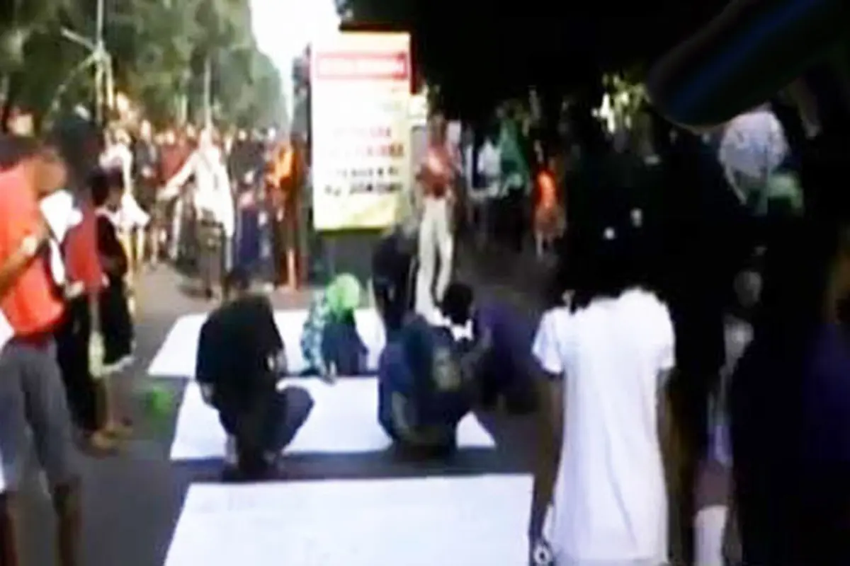 VIDEO: Cucu Jokowi Lahir, Warga Solo Ungkapkan Kegembiraan