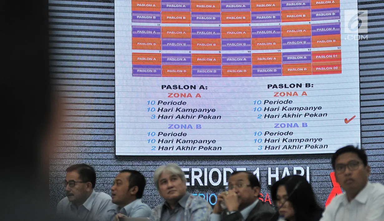 KPU melakukan pengundian jadwal zonasi kampanye umum Pemilu 2019 di Kantor KPU RI, Jakarta, Rabu (6/3). Pengundian dilakukan Ketua KPU Arief Budiman bersama perwakilan tim kampanye 01 dan 02. (merdeka.com/Iqbal S Nugroho)