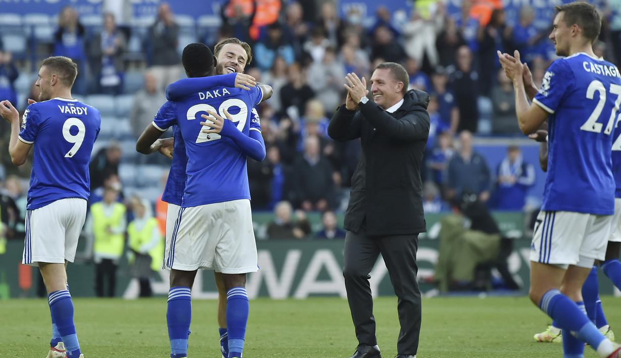 Tampil di depan pendukungnya sendiri, anak asuh Brendan Rodgers langsung mengambil inisiatif untuk menyerang pertahanan Setan Merah. (AP/Rui Vieira)
