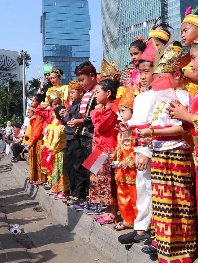 20160821-Anak-Anak Ini Nyanyikan Lagu Indonesia Raya di HI-Jakarta