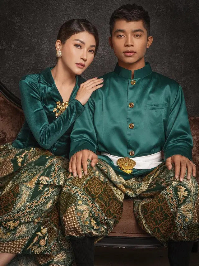 Sarwendah berbusana seperti keluarga keraton (Instagram/sarwendah29)