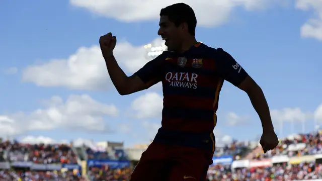 Luis Suarez berhasil menjadi pencetak gol terbanyak di La Liga dengan 40 gol dan berikut 10 gol terbaiknya.