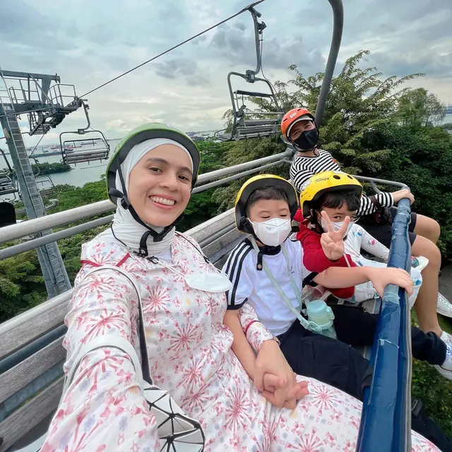 6 Kebersamaan Keluarga Rizky Kinos dan Nycta Gina di Singapura, Rayakan Ulang Tahun ke-37