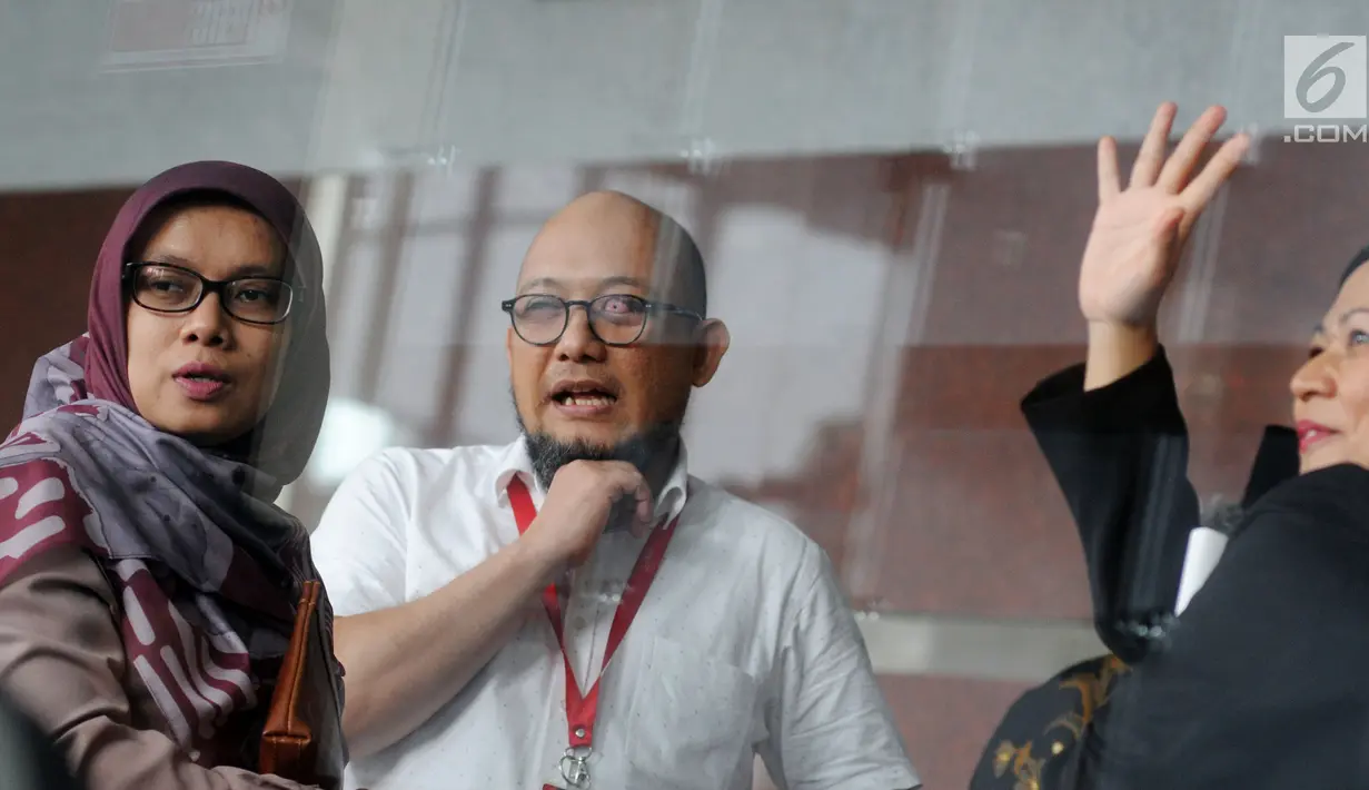 Penyidik senior KPK Novel Baswedan saat aksi menuntut penuntasan teror pada KPK di Jakarta, Selasa (15/1). Koalisi masyarakat sipil menuntut Presiden Joko Widodo membentuk Tim Gabungan Pencari Fakta (TGPF). (Merdeka.com/Dwi Narwoko)