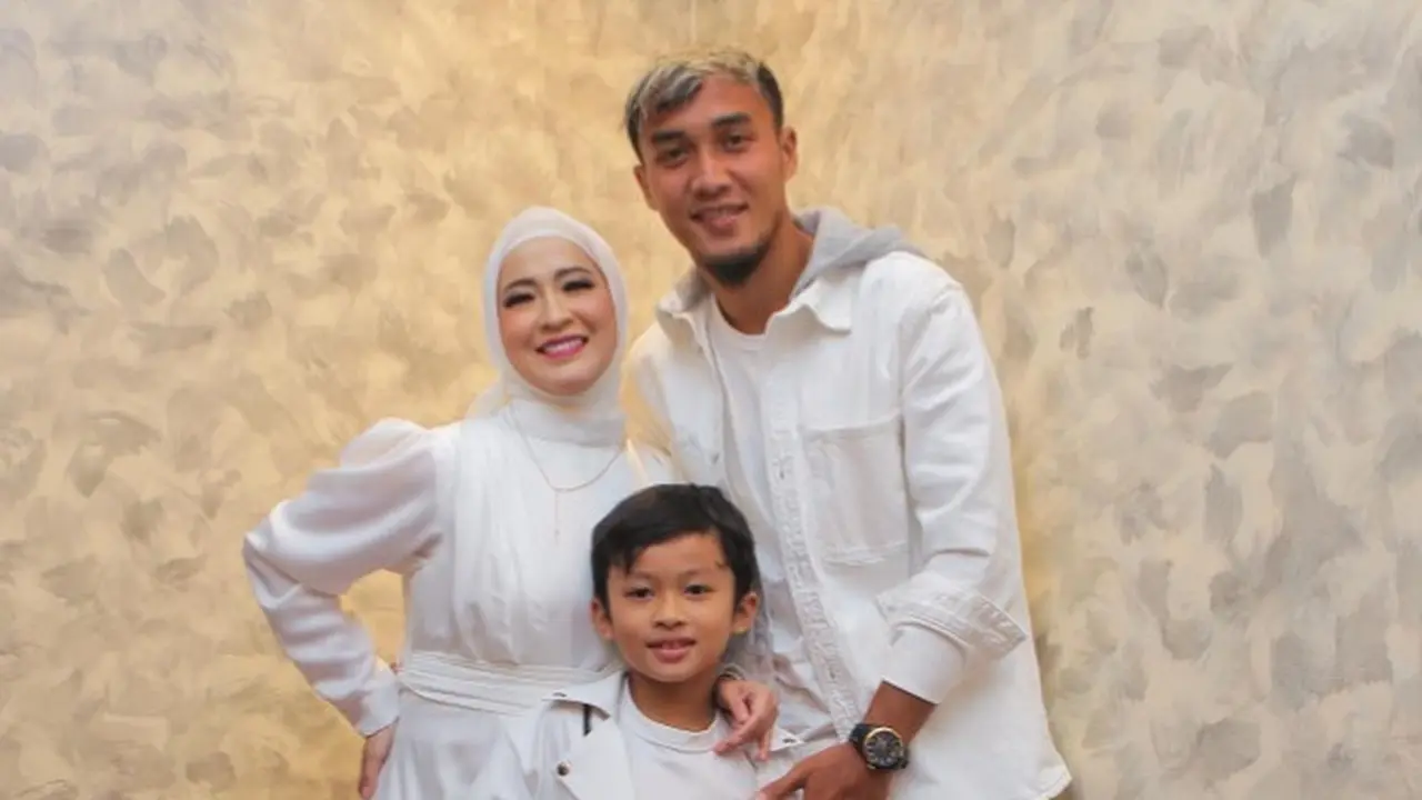 Potret Miro Materazzi bersama Okie Agustina dan Gunawan Dwi Cahyo (Sumber: Instagram/miromaterazzi)