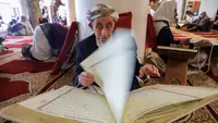 12 Ayat Al-Qur’an tentang Pentingnya Berakhlak Mulia, Simak Penjelasan Ulama