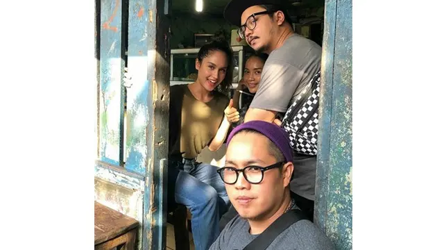 Tak Hanya Sophia Latjuba, 7 Selebriti Ini juga Tak Malu Makan di Warteg