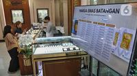 Dalam dua hari terakhir, harga emas baik produksi Antam, UBS maupun Galeri24 yang dijual di Pegadaian mengalami penurunan. (Liputan6.com/Angga Yuniar)