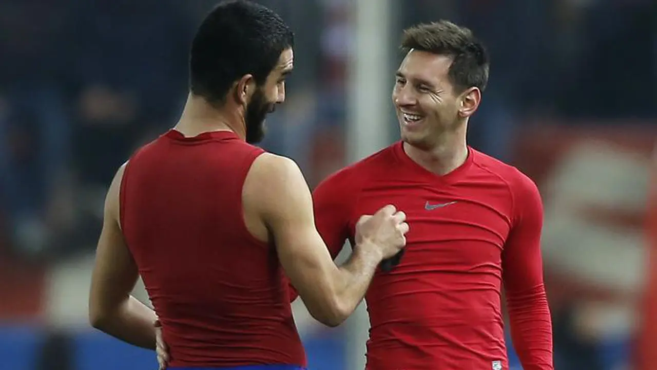 Arda Turan dan Lionel Messi (Bleacher Report)