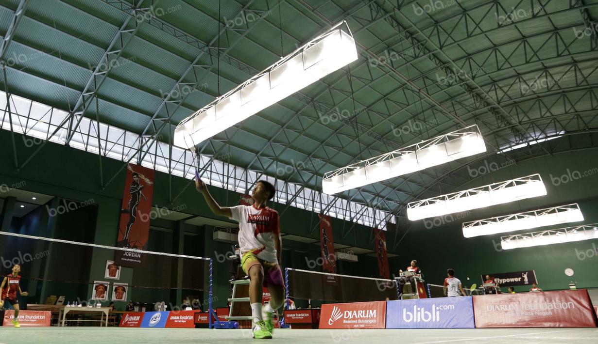 Suasana pertandingan kelompok umur 15 tahun putra final Audisi Umum Djarum Beasiswa Bulutangkis 2016 di GOR Djarum, Jati, Kudus, Sabtu (3/9/2016). (Bola.com/Arief Bagus)