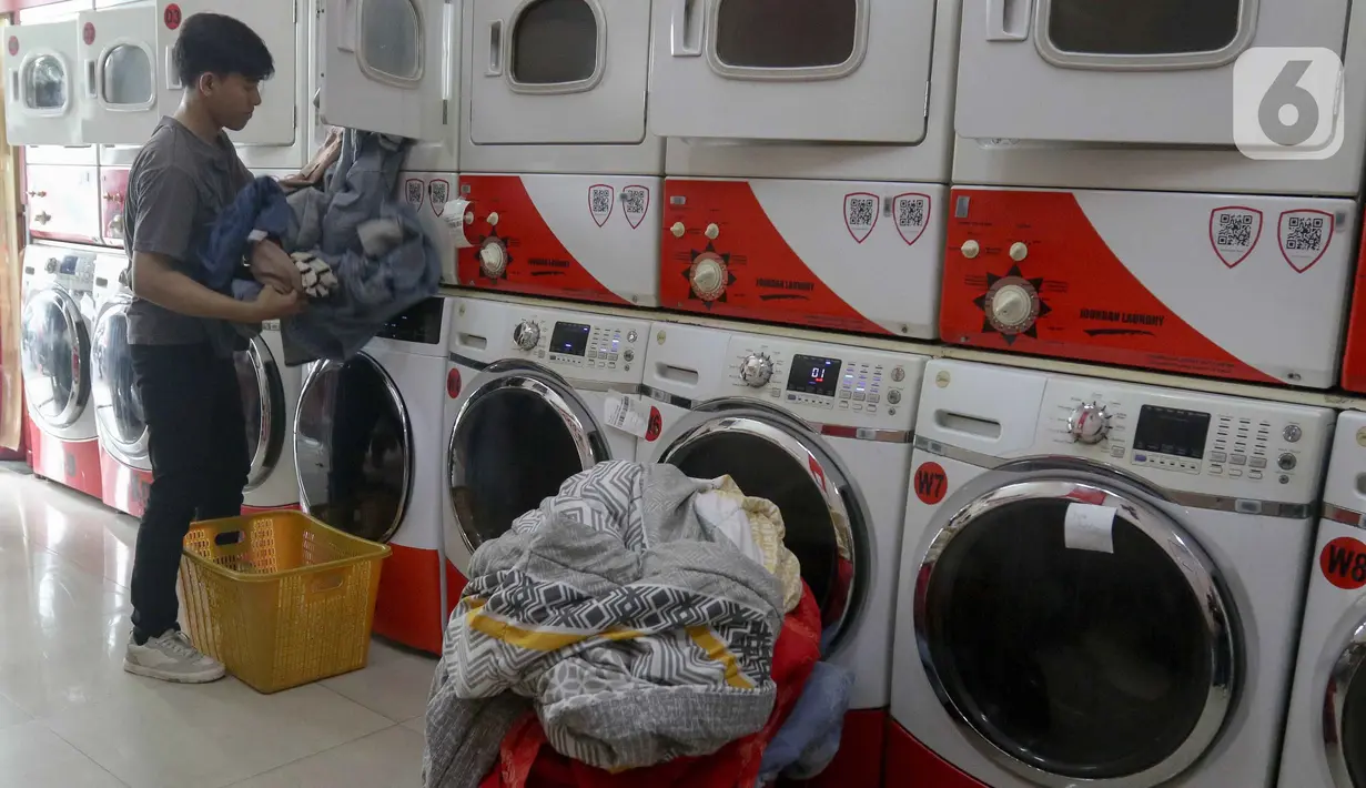 Dalam sehari mereka bisa mendapatkan omzet sekitar Rp10 juta per hari. (Liputan6.com/Herman Zakharia)