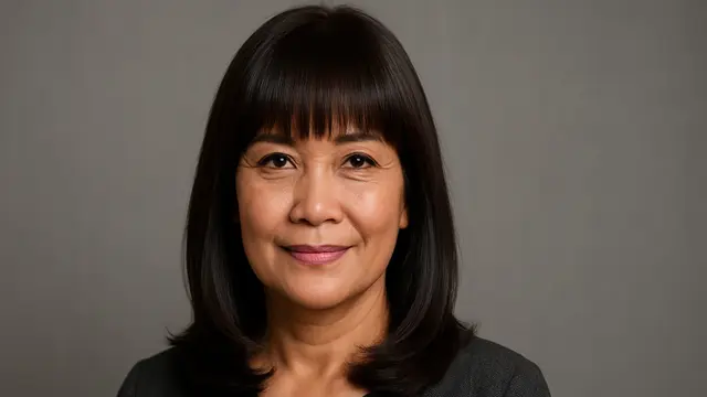 14 Model Potongan Rambut untuk Ibu-Ibu Usia 50 Tahun yang Sedang Tren di 2025, Bikin Wajah Tampak Lebih Muda di Usia Matang