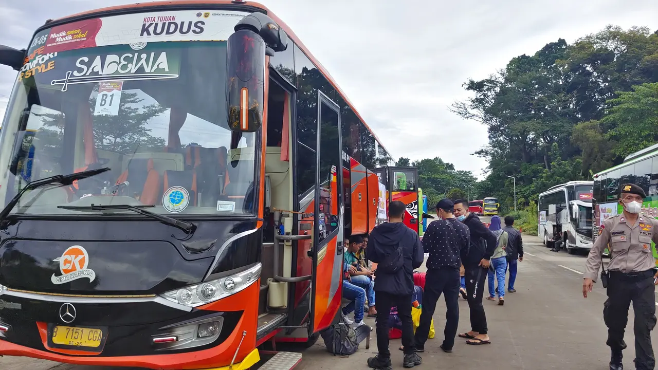 Situasi di Terminal Jatijajar Depok