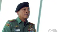 Panglima TNI Jenderal Moeldoko membantah rumor akan adanya penggagalan pelantikan Presiden dan wakil Presiden terpilih Jokowi-JK pada 20 Oktober mendatang, Jakarta, Selasa (14/10/2014) (Liputan6.com/Faisal R Syam)