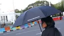 Aktivis melaksanakan aksi kamisan perdana di tahun 2019 di depan Istana Negara, Jakarta, Kamis (3/1). Mereka meminta pemerintah menuntaskan penyelesaian kasus pelanggaran HAM masa lalu. (Liputan6.com/Helmi Fithriansyah)