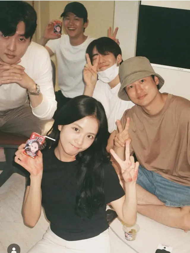 Drama terbaru Jisoo BLACKPINK, 'Newtopia'. [@sooyaaa__]