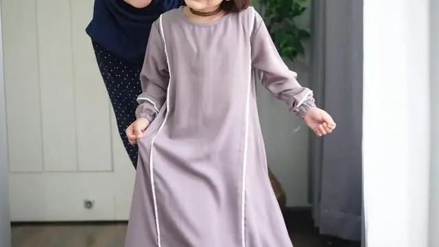 Inspirasi gamis lebaran anak 2025 (credit: instagram/zaskiadyamecca)