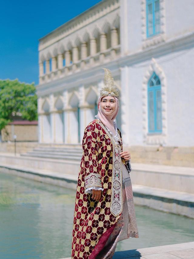 7 Potret Liburan Oki Setiana Dewi di Uzbekistan, Menawan saat Jadi Putri Bukhoro
