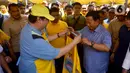 Prabowo tiba di lokasi pada pukul 12.30 WIB. Kedatangan Prabowo langsung disambut Ketua Umum Partai Golkar Airlangga Hartarto dan Ketua DPP Partai Golkat Ravindra Airlangga. (merdeka.com/Arie Basuki)