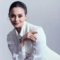 Unggah foto diri, Ririn mengungkap rasa syukur atas anugrah indah yang Tuhan berikan ke hidupnya. [Foto: Instagram/ririnekawati]