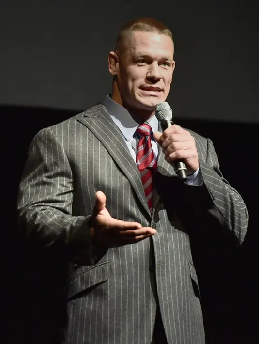 Dilaporkan, momen bahagia itu terjadi usai John bergelut dengan Maryse dan Miz di ring. Tiba-tiba dia mengambil microphone dan menyampaikan sesuatu untuk Nikki. Ia mengatakan, akan segera menikahi Nikki. (AFP/Bintang.com)