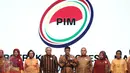 Ketua Pergerakan Indonesia Maju (PIM) Din Syamsuddin (keempat kiri) bersama Sekretaris PIM Ali Masykur Musa (keempat kanan) dan sejumlah anggota PIM saat Deklarasi PIM di Jakarta Convention Centre, Senayan, Jakarta, (21/5). (Liputan6.com/Faizal Fanani)