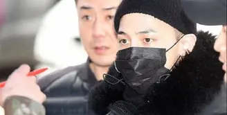 G-Dragon BigBang baru menjalani wajib militer kurang lebih satu minggu sejak tanggal 27 Februari lalu. Namun para penggemar tampaknya sudah mulai rindu dengan cowok yang akrab dipanggil GD itu. (Foto: whatthekpop.com)