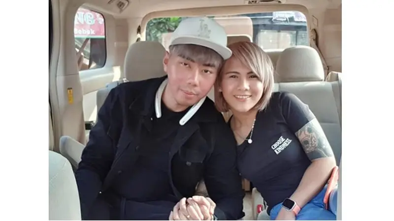 Unggah Foto dan Caption Samaan, Ini 7 Potret Kebersamaan Roy Kiyoshi dan Evelyn