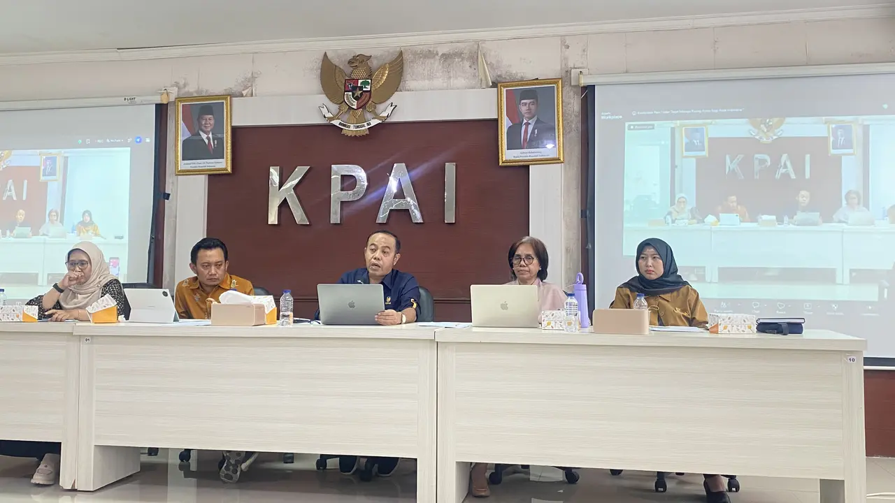 Komisi Perlindungan Anak Indonesia (KPAI) menggelar konferensi pers menjelang Hari Anak Nasional 2026. (Liputan6.com/Devira)