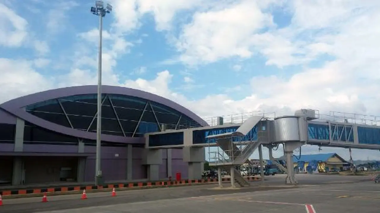 Megahnya Bandara Domine Eduard Osok, Sorong, Papua Barat.