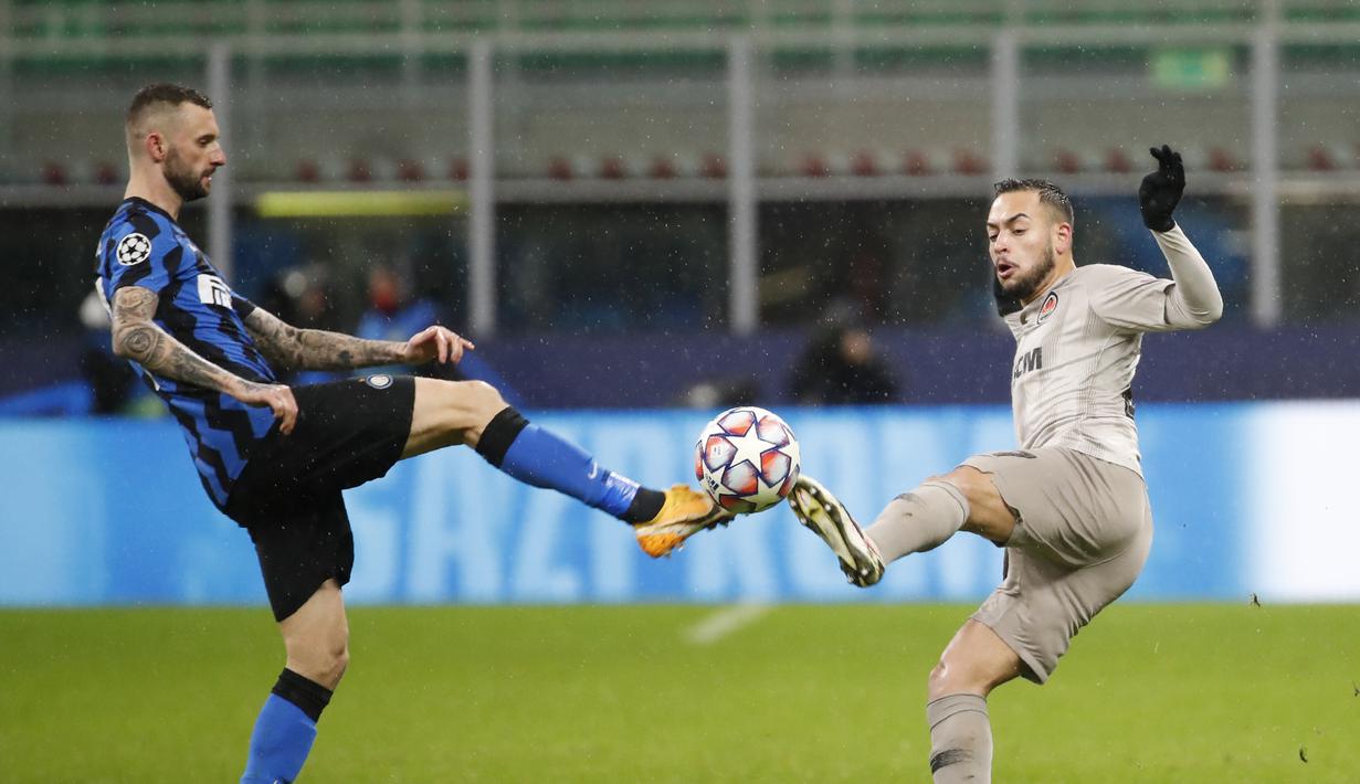 3. Inter Milan menempatkan wakilnya pada daftar tiga besar lewat gelandang mereka, Marcelo Brozovic (Kiri). (Foto: AFP/Antonio Calanni)