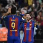 Kolaborasi Lionel Messi dan Luis Suarez menghasilkan gol pertama Barcelona ke gawang Sporting GIjon. (LLUIS GENE / AFP)