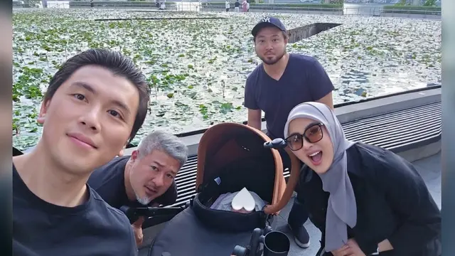 Momen Syahrini dan Reyno Barack Kompak Momong Anak saat di Singapura, Gayanya Jadi Sorotan