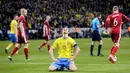 Kapten Swedia, Zlatan Ibrahimovic, tampak kecewa gagal mencetak gol ke gawang Denmark pada laga play-off Piala Eropa 2016 di Friends Arena, Swedia, Minggu (15/11/2015) dini hari WIB. (AFP Photo/Jonathan Nackstrand)