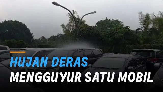 Sebuah fenomena alam hujan mengguyur satu mobil. Kejadian itu terjadi di Hotel Antero, Jababeka, Cikarang Utara, Kabupaten Bekasi.