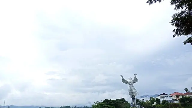Salah Satu yang Tertinggi di Dunia, Patung Yesus Memberkati