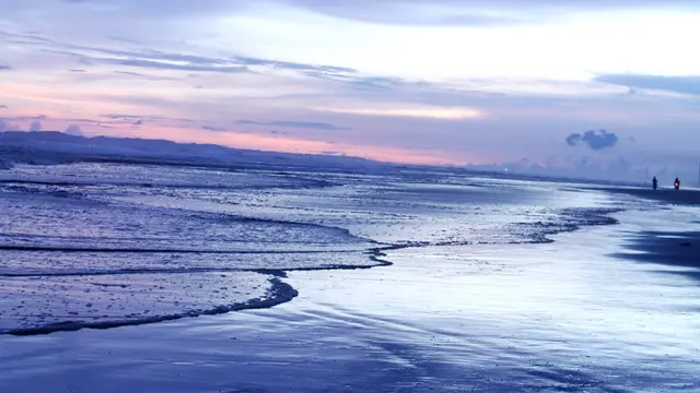 Pantai Widarapayung, Cilacap, Jawa Tengah rawan terkena gelombang tsunami. (Foto: Liputan6.com/Muhamad Ridlo)