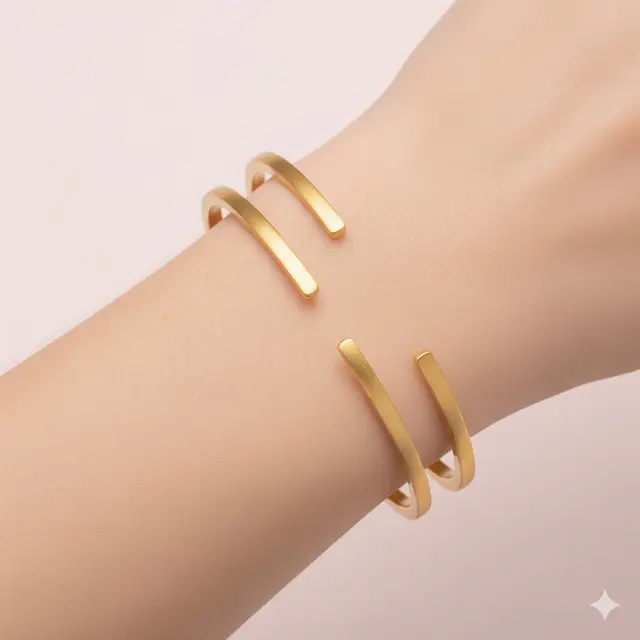 Model Gelang Emas Wanita Karier yang Elegan untuk Profesional. Gemini