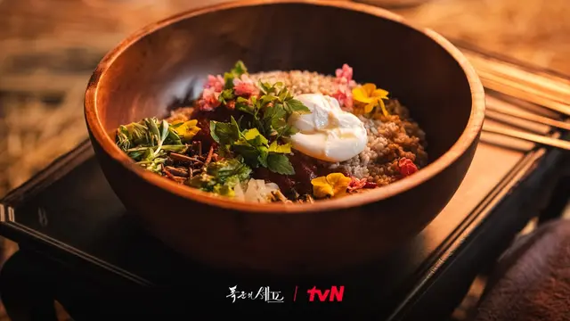 Gochujang Butter Bibimbap dalam drakor Bon Appétit, Your Majesty. (Instagram/ tvn_drama)