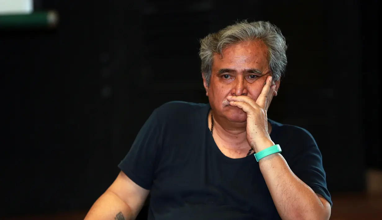 Slamet Rahardjo yang didapuk menjadi pemeran utama pria terbaik Festival Film Indonesia untuk film ini menceritakan jika sang maestro memiliki hal yang tidak disukai. Diakuinya, Teguh Karya tidak suka menonton pagelaran wayang. (Deki Prayoga/Bintang.com)