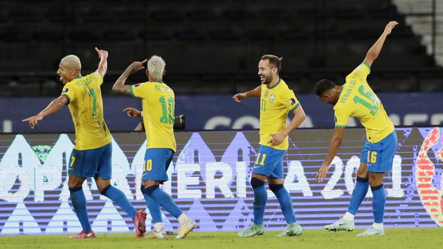 Foto Copa America: Brasil Tak Terbendung, Peru Digilas 4 Gol Tanpa Balas
