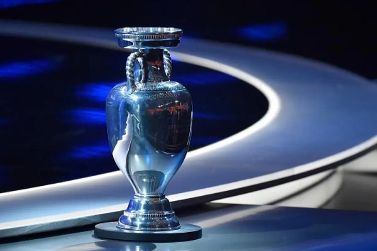 Trofi Piala Eropa 2016